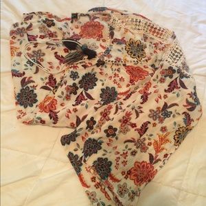 Floral print vNeck Tassel Top